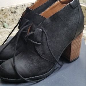Tommy Hilfiger Booties (runs big)